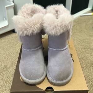 Toddler size 7 Bearpaw boots